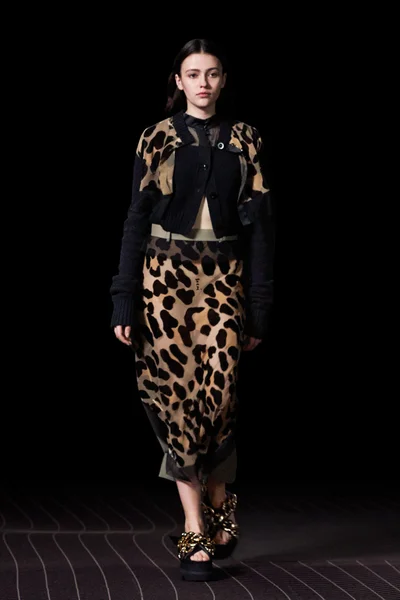 Look 16